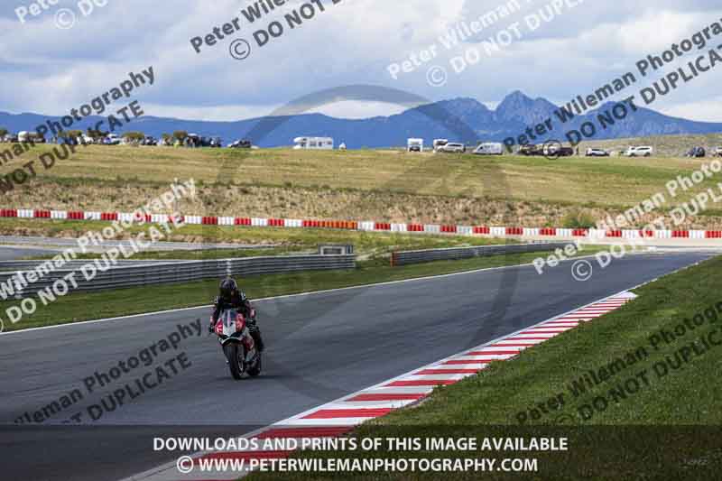 cadwell no limits trackday;cadwell park;cadwell park photographs;cadwell trackday photographs;enduro digital images;event digital images;eventdigitalimages;navarra;no limits trackdays;peter wileman photography;racing digital images;trackday digital images;trackday photos